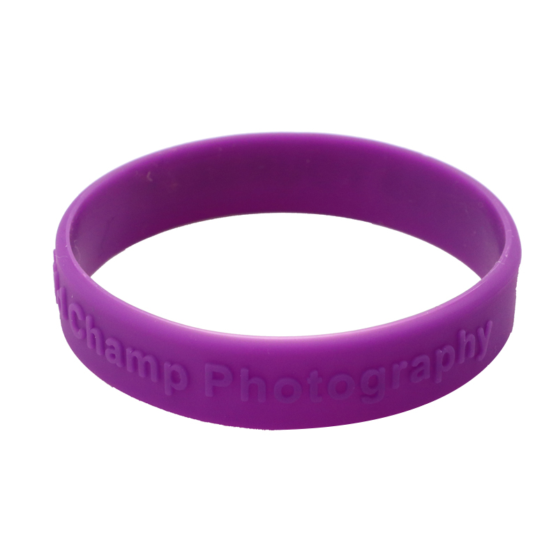 Skyee Promotional gift embossed printed silicone wristband rubber bracelet wholesales